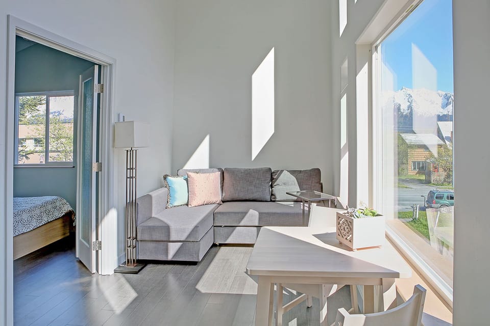 Upstairs sitting room with sleeper and outstanding view!