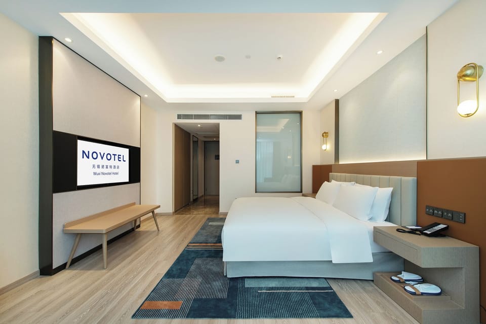 Superior Room, 1 King Bed | Premium bedding, minibar (free items), blackout drapes, cribs (free)