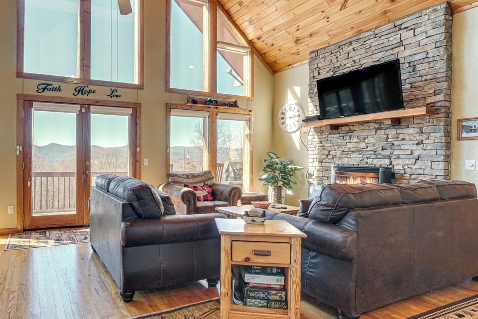 Living Room | Indoor Fireplace | Central A/C