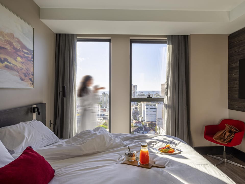 Superior Room, 1 Queen Bed | Minibar, in-room safe, desk, laptop workspace