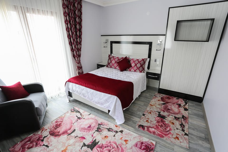 Double Room | Minibar, desk, soundproofing, free WiFi