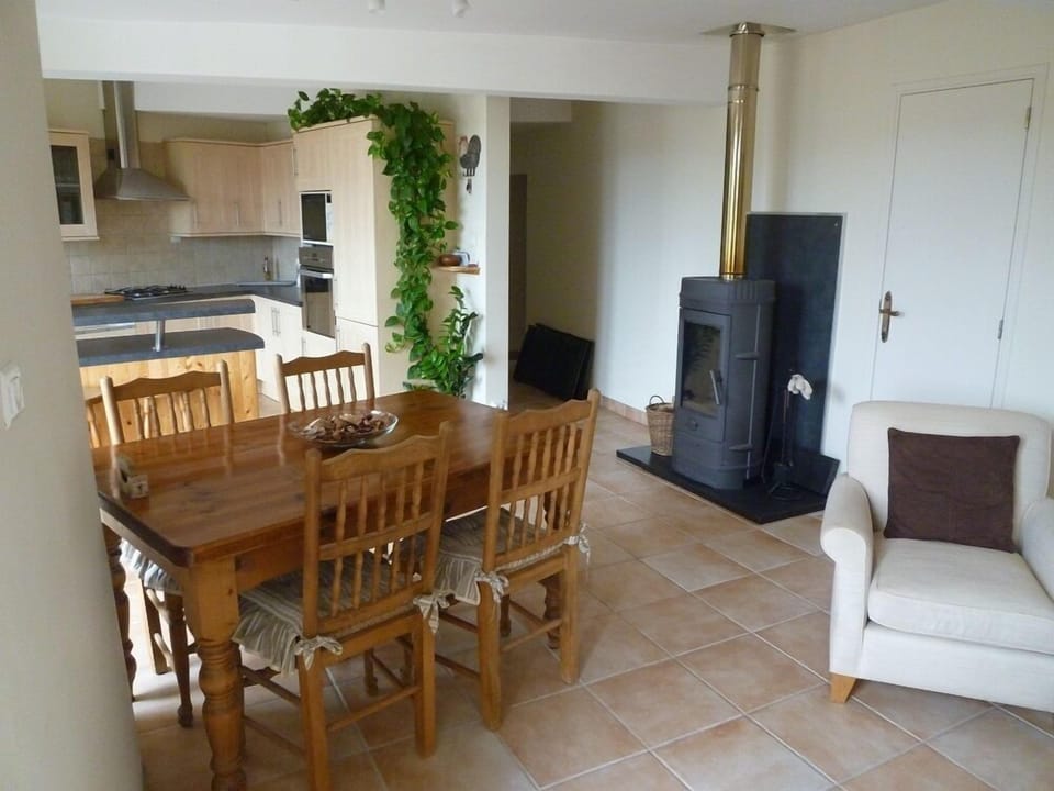 Open plan lounge and kitchen