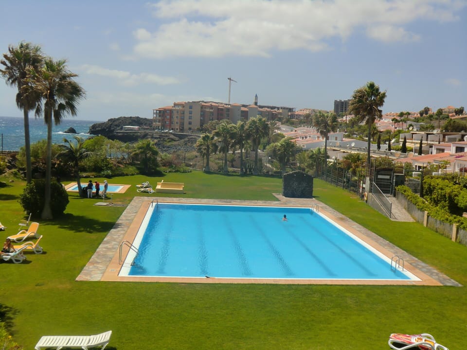 Gorgeous sea front pool