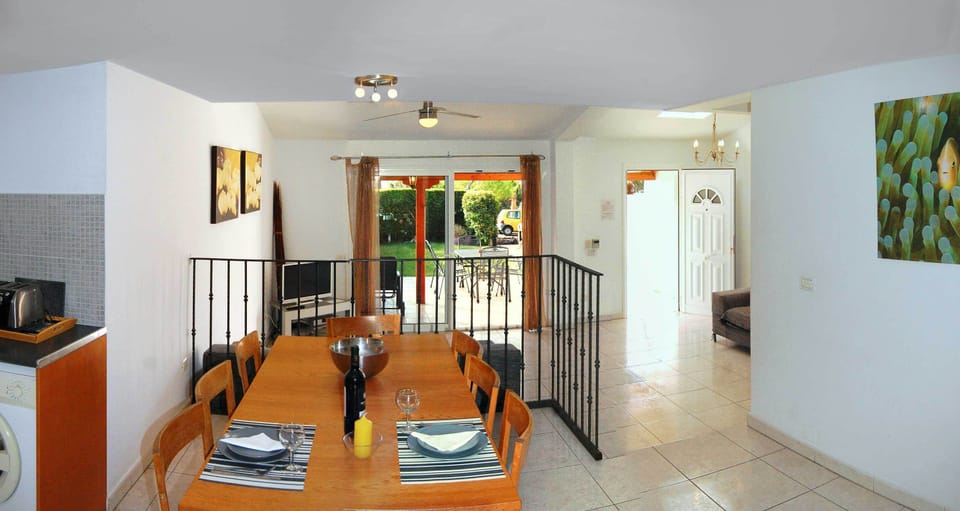 Dining area to living room