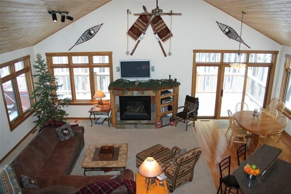 Great Room view from Loft with gas fireplace, 42" LCDTV, breakfast nook