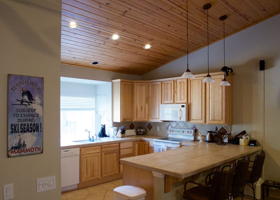 Bright Open Kitchen fully equipped for those that like to cook.