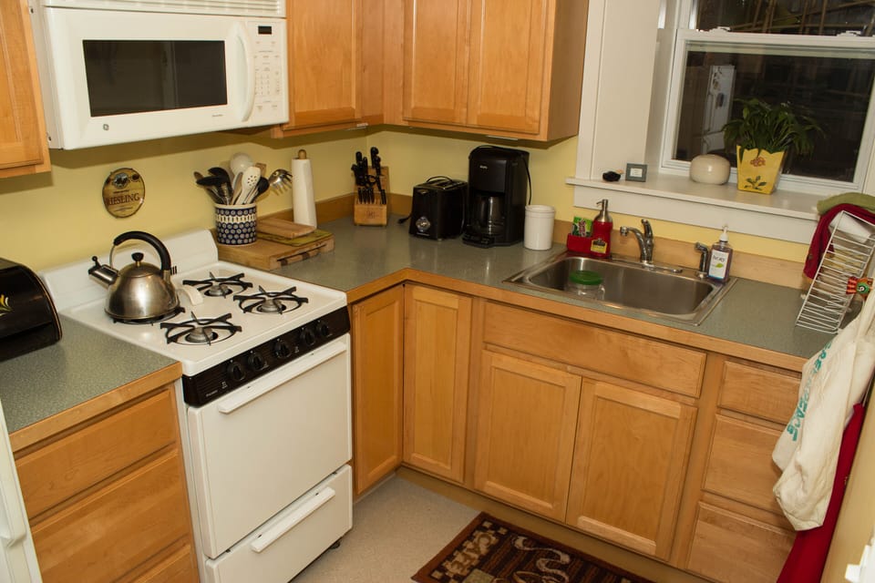 The gas stove and lots of storage makes this kitchen a joy to use.