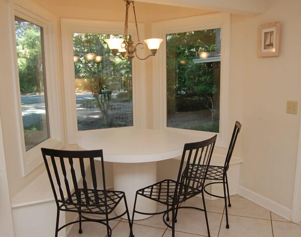 Kitchen dining area