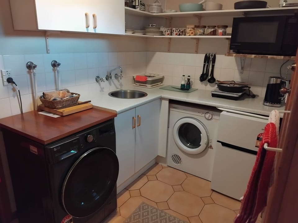 Kitchen with all amenities for preparing light meals. Laundry facilities.