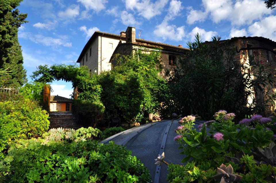 Property, House, Vegetation, Natural Landscape, Home, Building, Cottage, Real Estate, Garden, Botany
