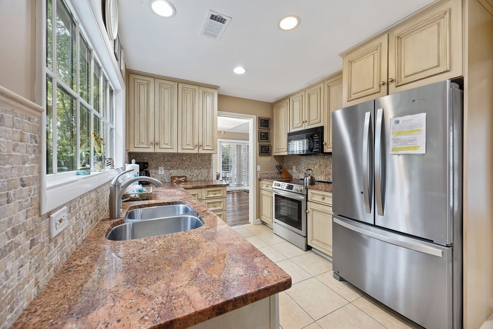 Fully equipped kitchen