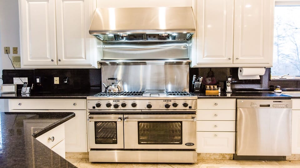 Professional Chef's 6 Burner Stove with Dual Ovens, Griddle & Warming lights