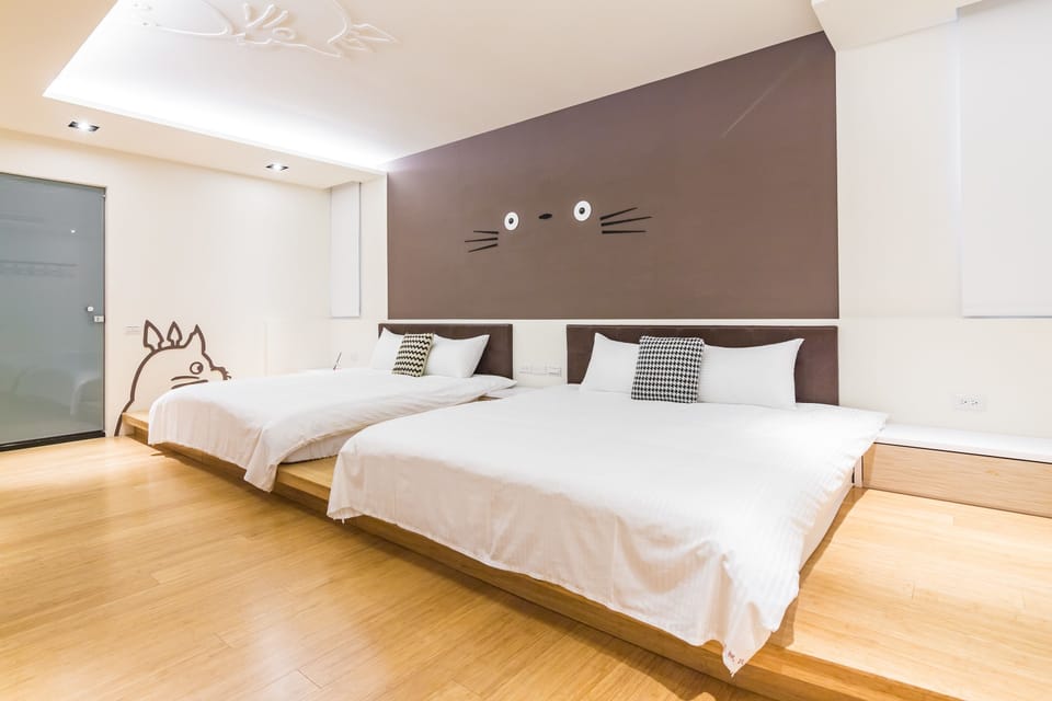 Deluxe Quadruple Room, Lanai, Garden View | Egyptian cotton sheets, premium bedding, down comforters, desk