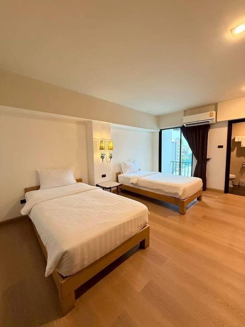 Deluxe Twin Room, Non Smoking | Minibar, in-room safe, desk, blackout drapes