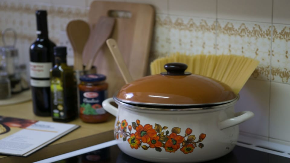 Crockery and cutlery provided in the kitchen