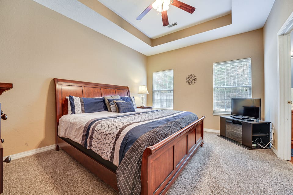 Bedroom 1 | King Bed | Linens Provided