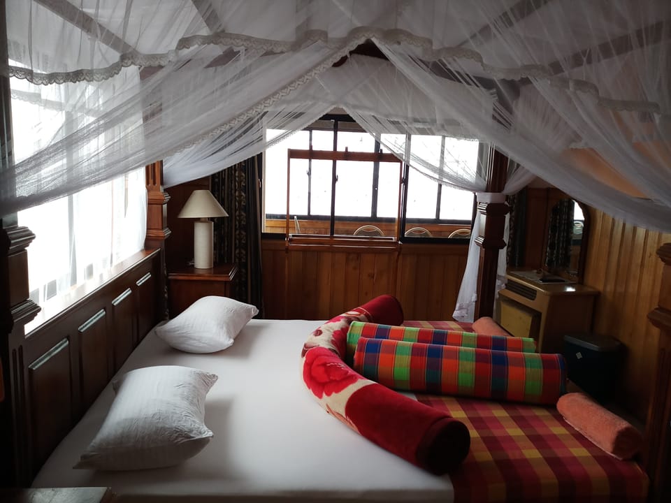 In-room safe, desk, soundproofing, iron/ironing board