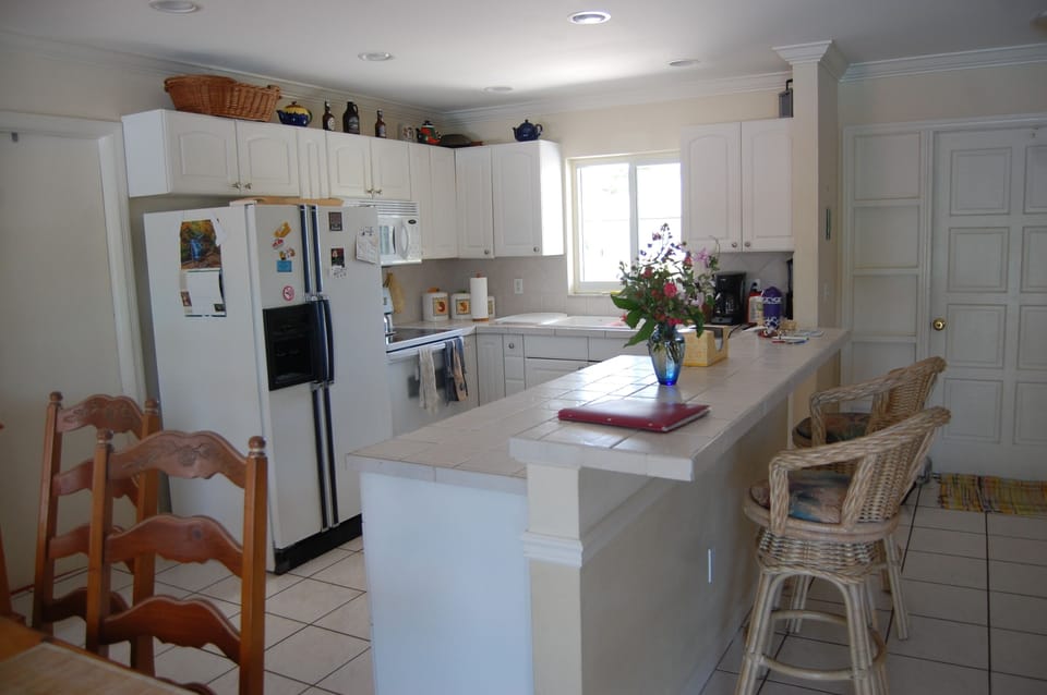 Kitchen with Bar