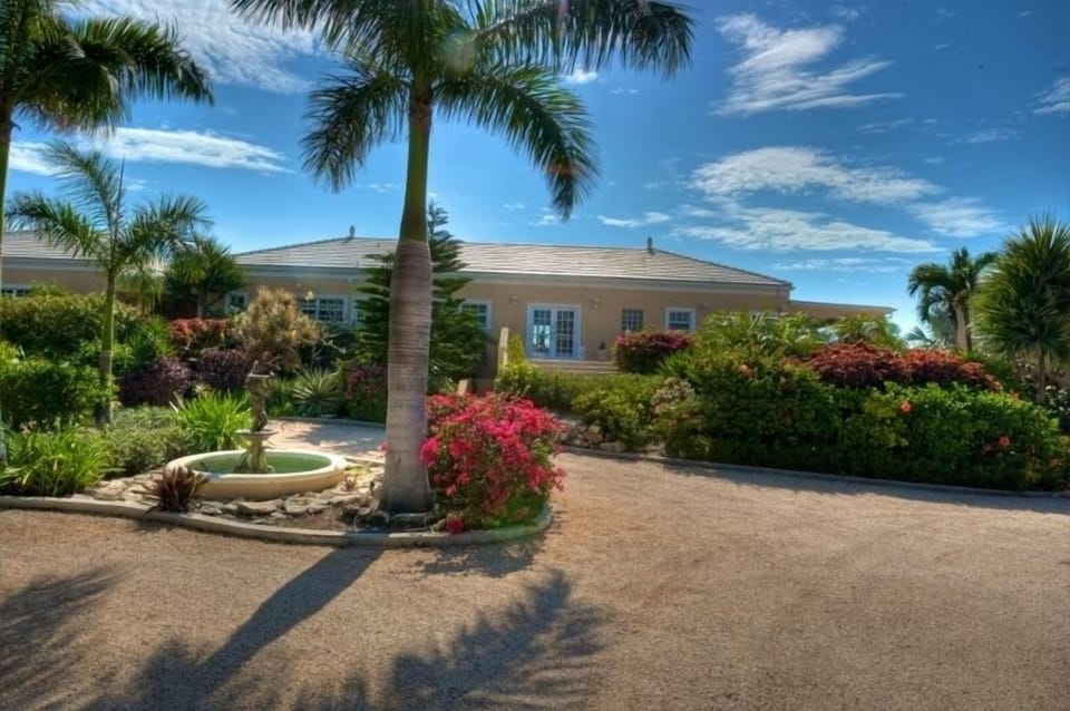 view towards the front door and welcoming fountain