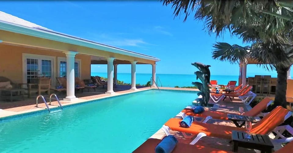 42'pool with diving board ,shallow & deep end, 3 dolphins fountain,chaise lounge