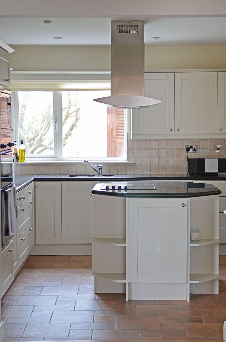 Large kitchen with American appliances. An open plan for entertaining guests.