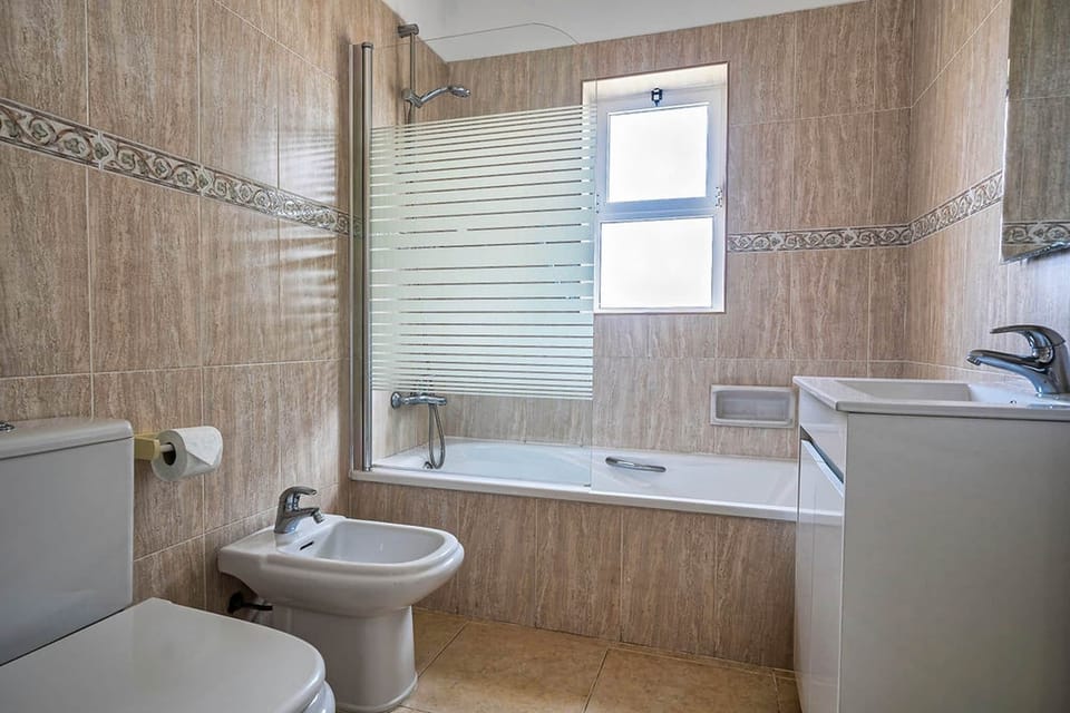 AT72 Bathroom Oasis Parque