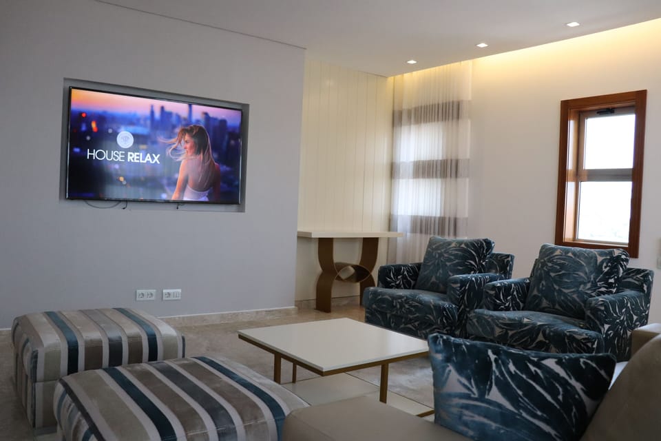 Presidential Quadruple Room | Television