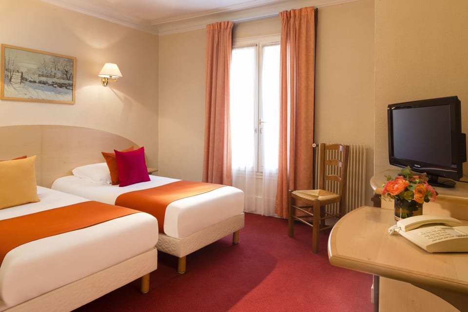 Superior Twin Room, 2 Twin Beds | Minibar, in-room safe, desk, soundproofing