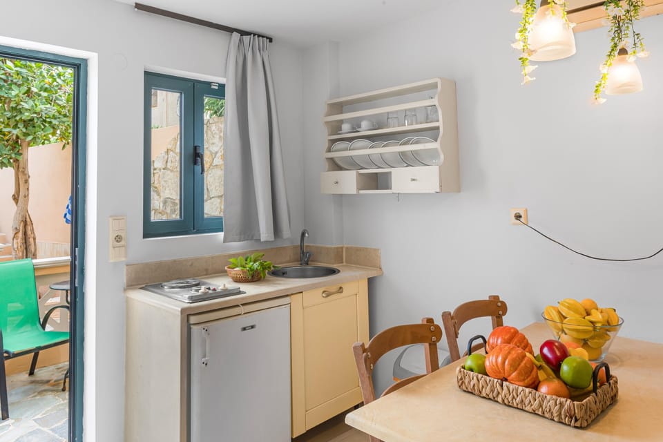 Economy Studio, Ground Floor | Private kitchen | Coffee/tea maker, fridge, stovetop, cookware/dishes/utensils