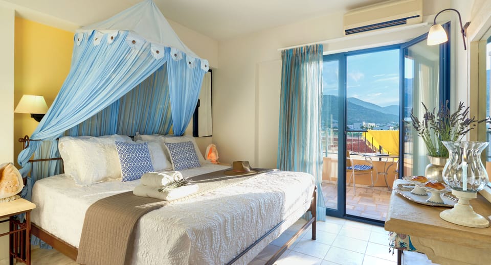 Junior Suite | Minibar, in-room safe, desk, soundproofing