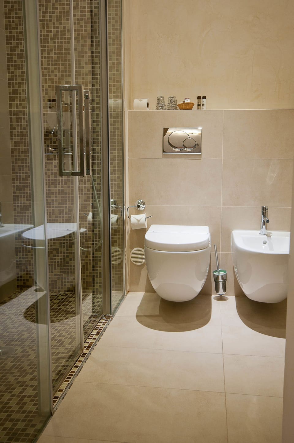 Slippers, bidet, towels