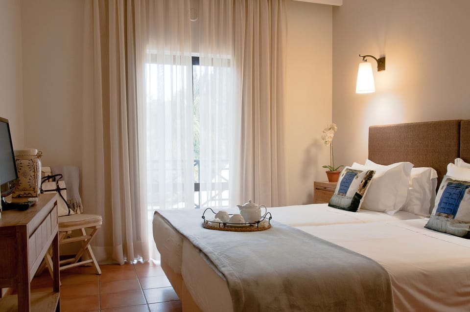 Standard Room, 2 Twin Beds | Hypo-allergenic bedding, individually decorated, individually furnished