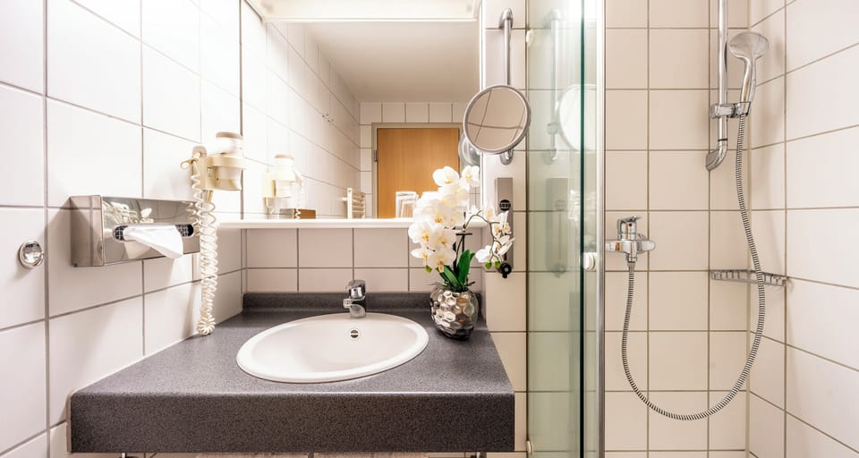 Combined shower/tub, hair dryer, towels, soap