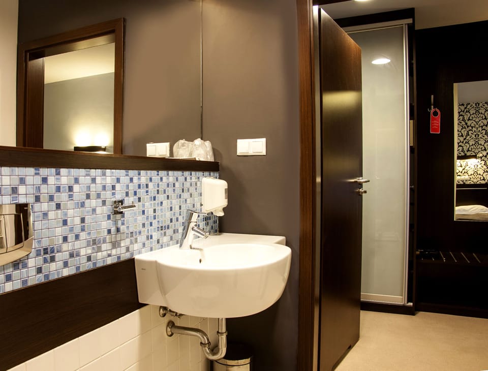 Double Room | Bathroom sink