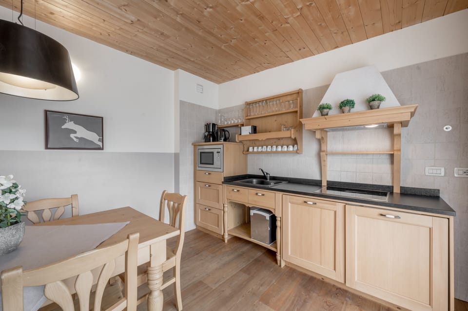 Deluxe Apartment, 2 Bedrooms, Balcony | Private kitchen | Fridge, microwave, stovetop, dishwasher