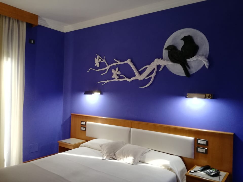 5 bedrooms, minibar, in-room safe, desk
