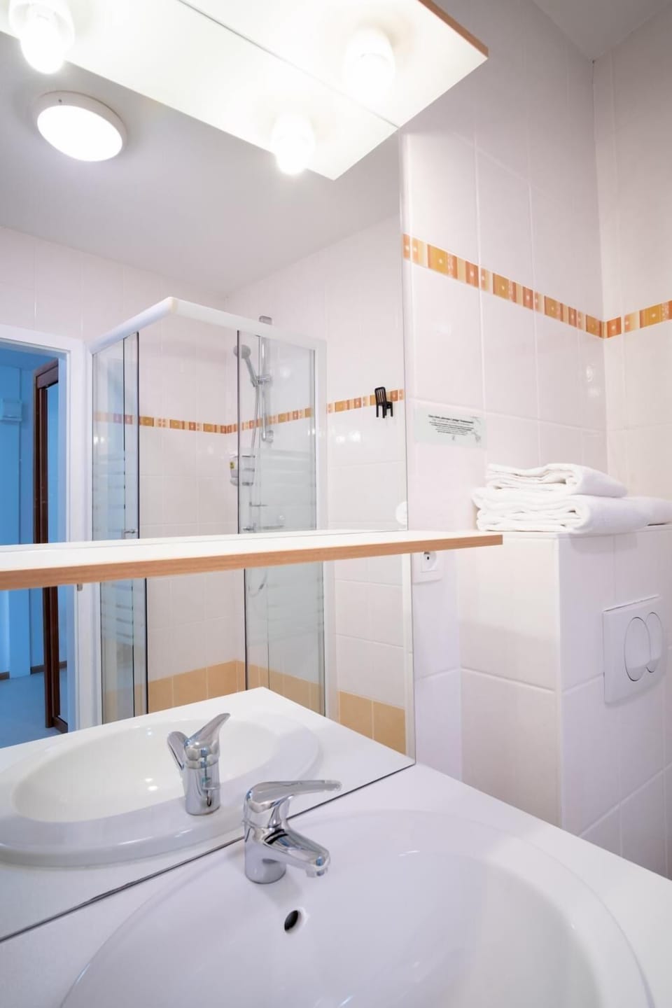 Shower, towels