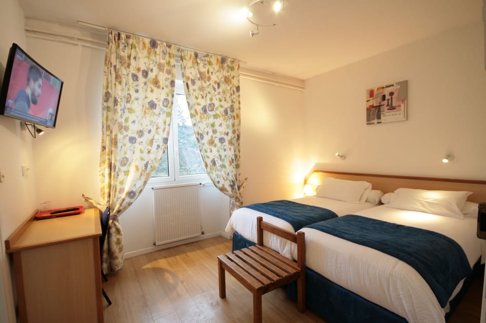 Minibar, in-room safe, desk, cribs/infant beds