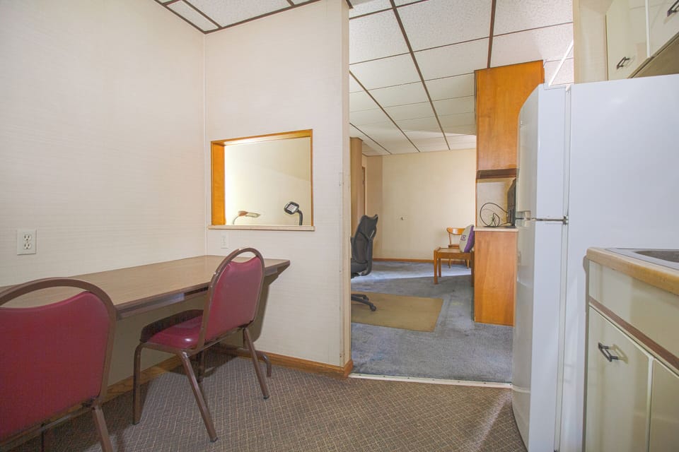 Room, 1 King Bed, Kitchenette | Room amenity