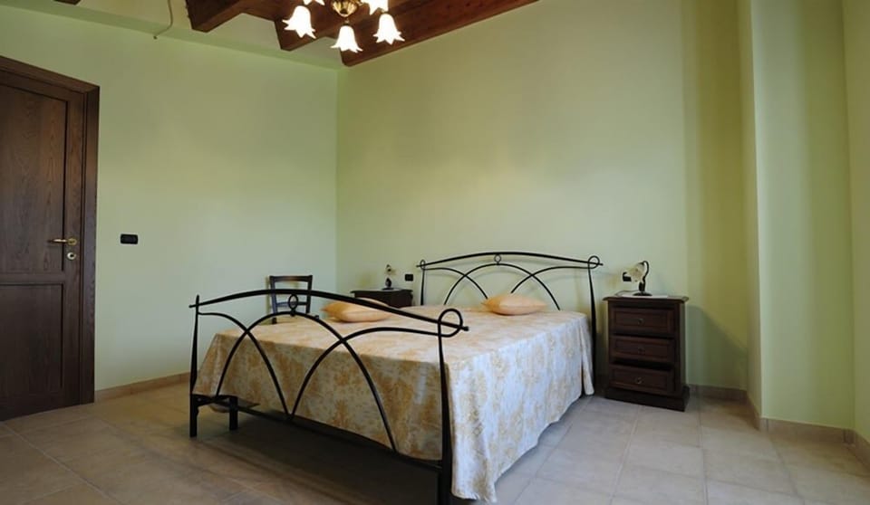 Double Room | Desk, rollaway beds, free WiFi, bed sheets