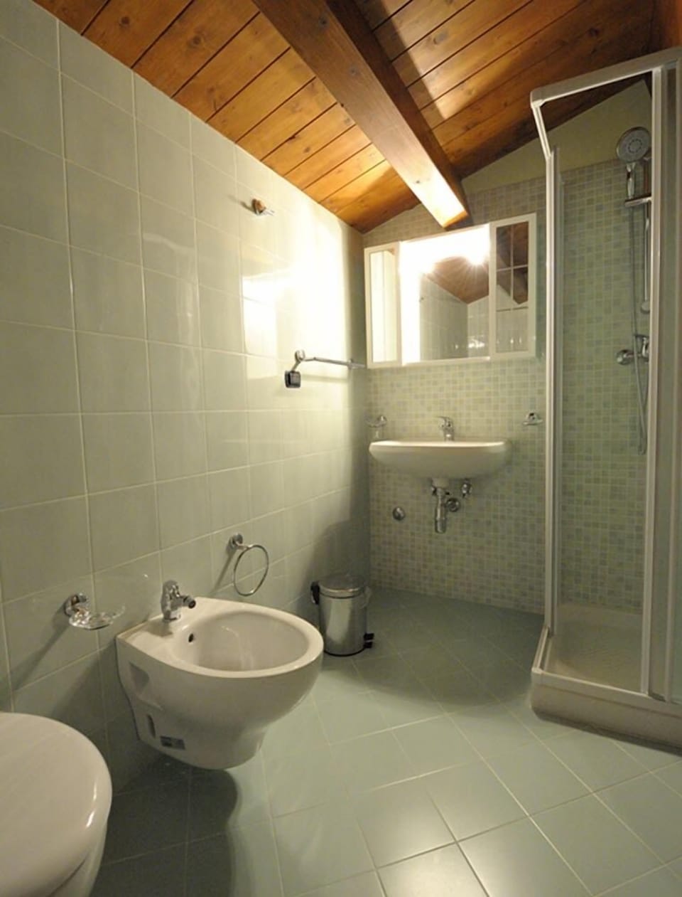 Free toiletries, hair dryer, bidet, towels