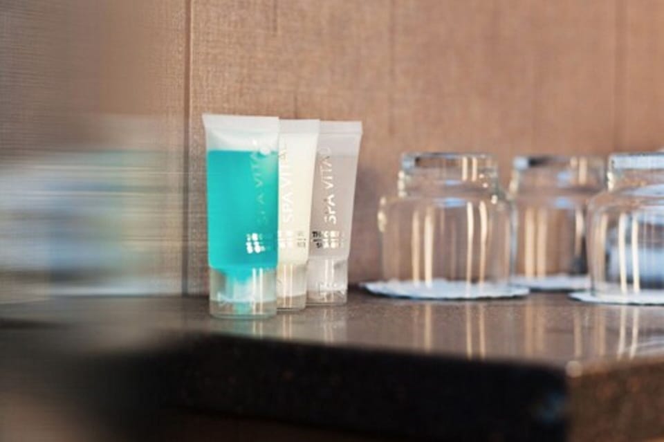 Superior Single Room | Bathroom amenities | Free toiletries, hair dryer, bidet, towels