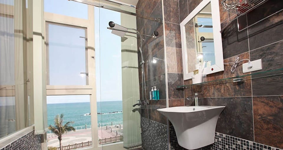 Deluxe Double Room, 2 Double Beds, Non Smoking, Ocean View | Bathroom | Shower, rainfall showerhead, eco-friendly toiletries, hair dryer