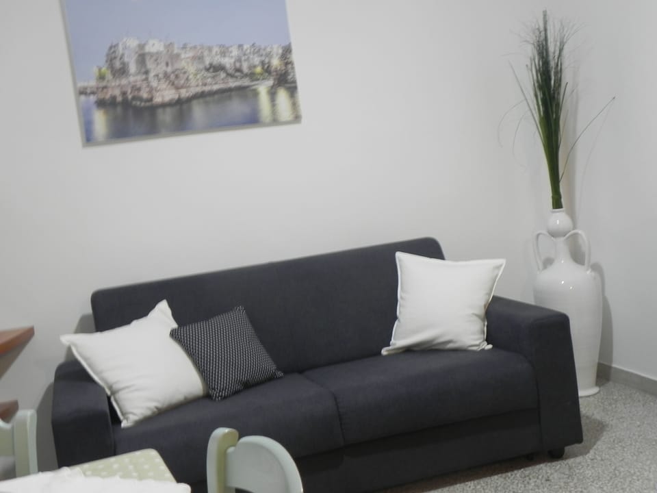 30-inch Smart TV with satellite channels, TV