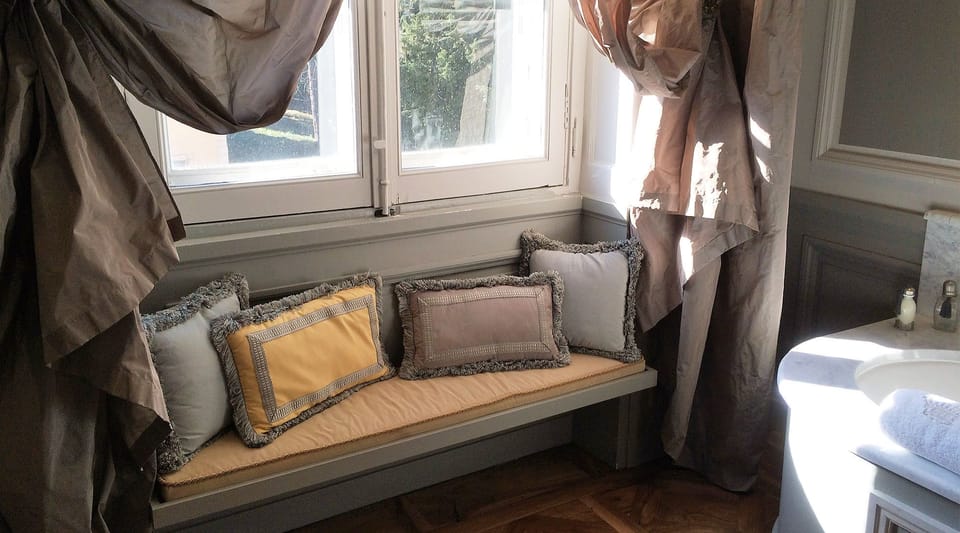 Double Room (Des Vendéens) | Bathroom | Designer toiletries, hair dryer, towels