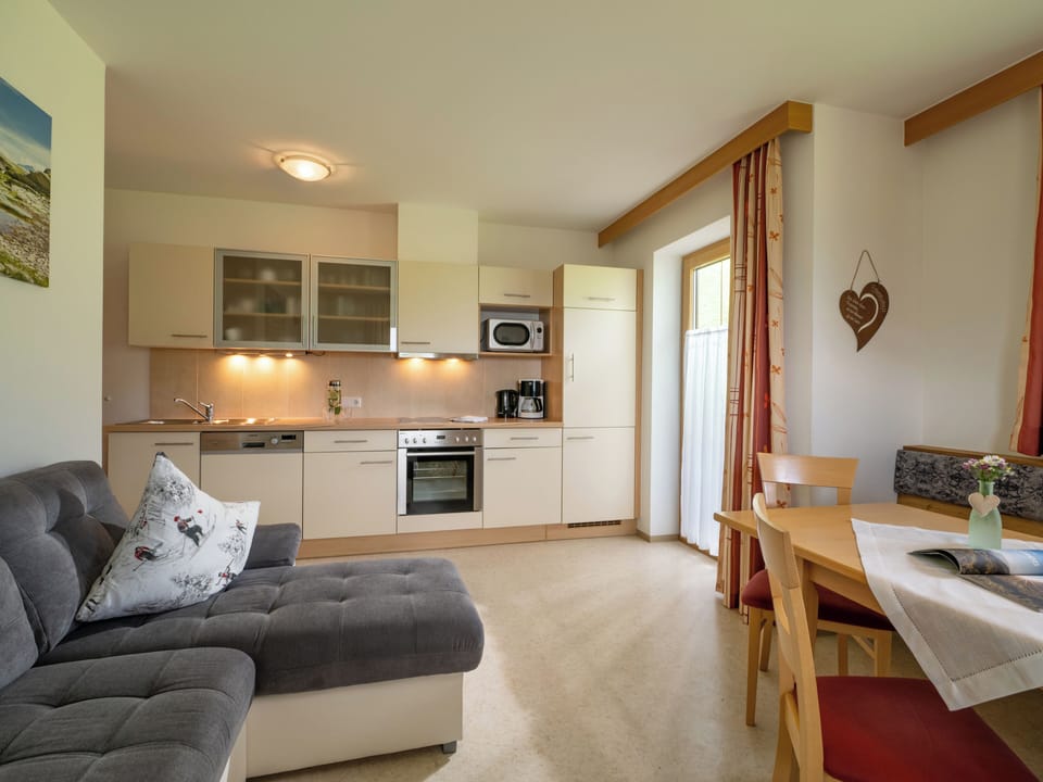 Apartment (Top 1) | Private kitchen | Full-size fridge, microwave, oven, stovetop