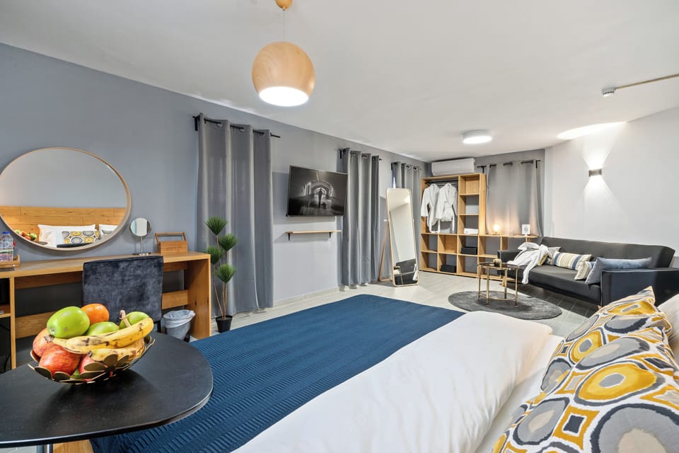 1 bedroom, Egyptian cotton sheets, premium bedding, pillowtop beds