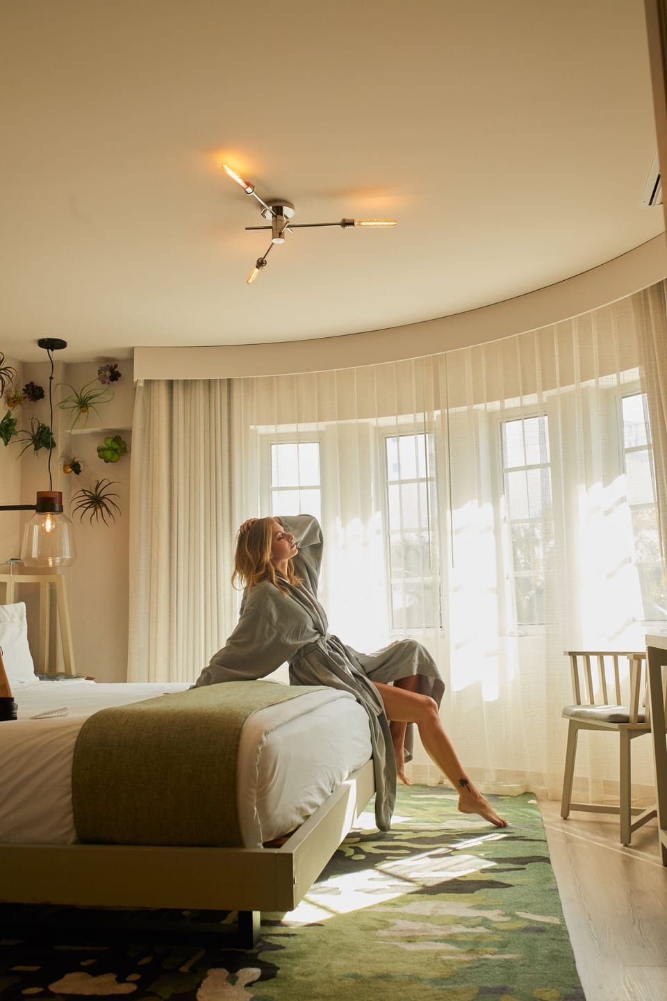 Superior Room, 1 King Bed | Egyptian cotton sheets, premium bedding, pillowtop beds, minibar