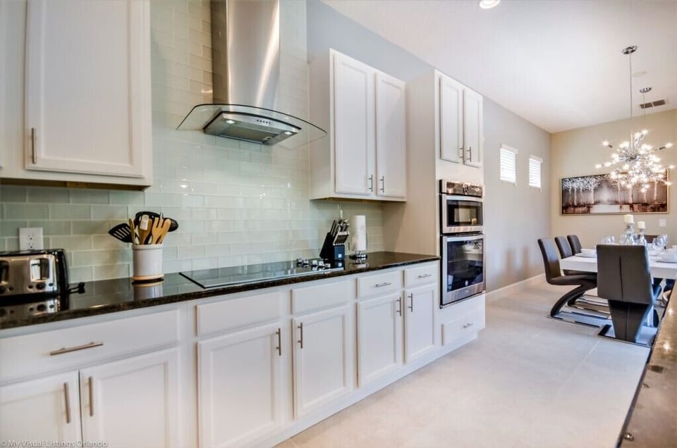 Villa, 5 Bedrooms | Private kitchen | Microwave, dishwasher