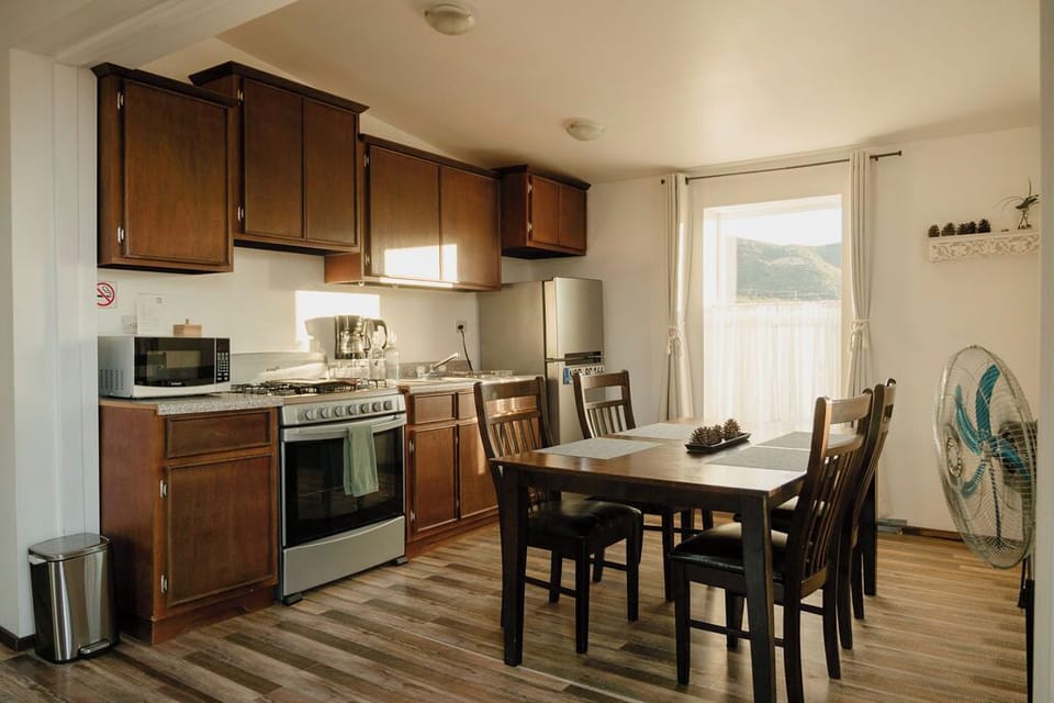 Family House, 2 Bedrooms, Mountain View | Private kitchen